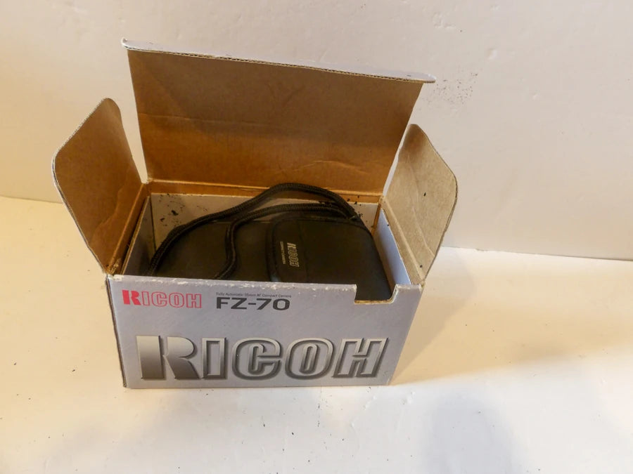 Ricoh - FZ-70 - 35-70mm - Zoom Camera, Instruction Book, Case, Box and More - Great Condition image 2
